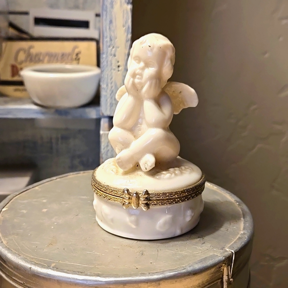 Vintage Limoge Porcelain White Angel Pill/Ring Box